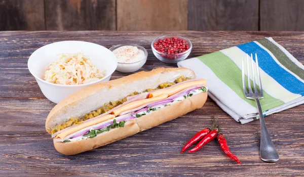 Close up of pulled chicken sandwich with coleslaw. — Stock Photo, Image