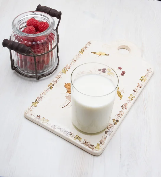 Raspberry vintage ware on a wooden board — Stock Photo, Image