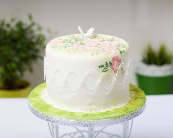 Cake with flowers — Stock Photo, Image