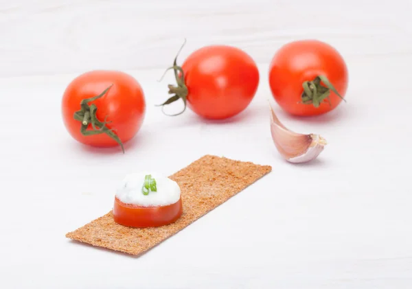 Spuntino da pomodori di crostini con salsa — Foto Stock