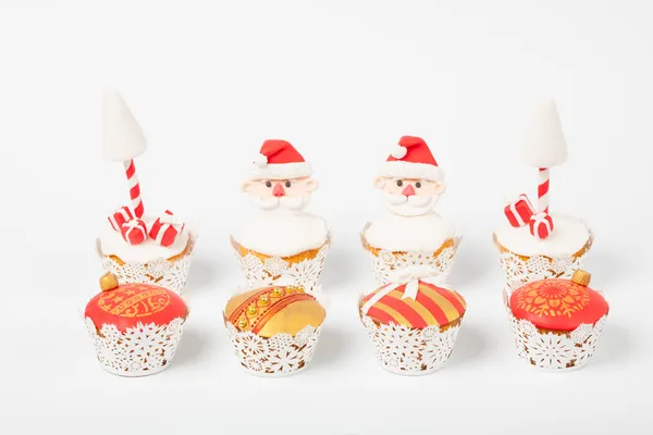 Beaux cupcakes santa claus, champignons, Nouvel An Noël — Photo