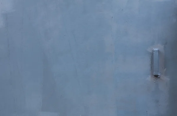 Bakgrunden, textur en dörr blå, grå med handtag — Stockfoto