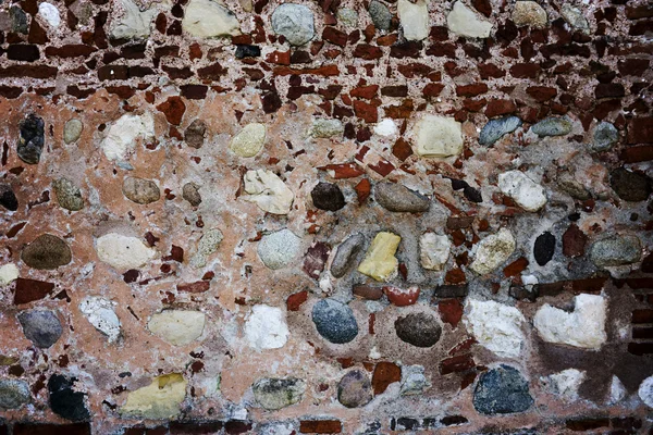 Many colored stones embedded in a wall — Stock Photo, Image