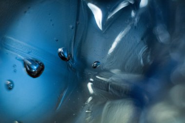 plastik şişe su damlaları