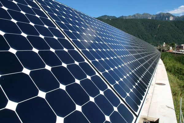 Implante de paneles solares — Foto de Stock