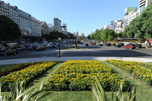 Avenida 9 デフリオ ブエノスアイレスで — ストック写真