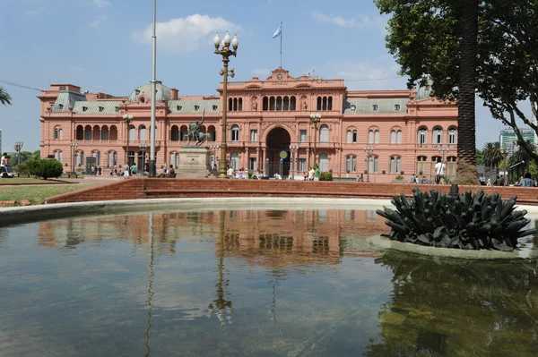 Casa Rosada на площади Майо в Буэнос-Айресе — стоковое фото