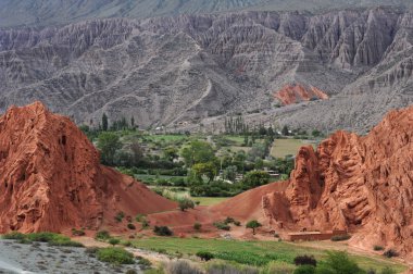 Cerro 7 colores Arjantin And Dağları üzerinde purmamarca