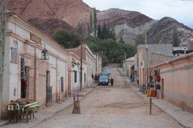 Cerro 7 colores Arjantin And Dağları üzerinde purmamarca