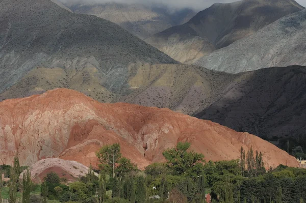 Cerro 7 colores på Purmamarca på argentina andes - Stock-foto