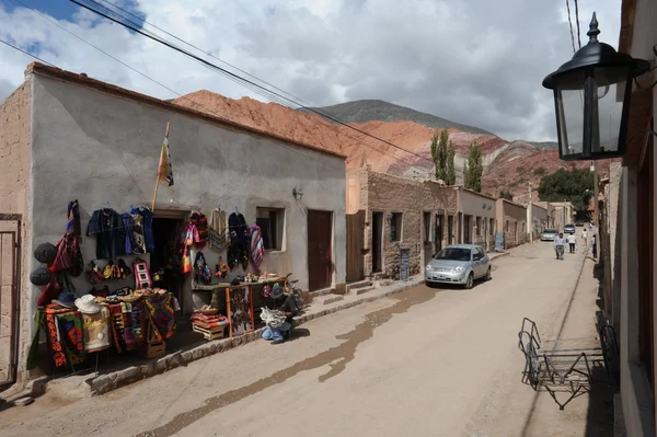 Colores Cerro 7 w mieście purmamarca na andes Argentyna — Zdjęcie stockowe