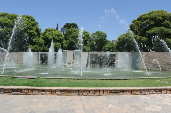 Fonte na praça de Indipendenza em Mendoza, Argentina — Fotografia de Stock