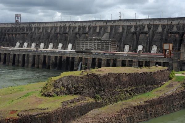 Přehradě hydroelektrárny itaipu — Stock fotografie