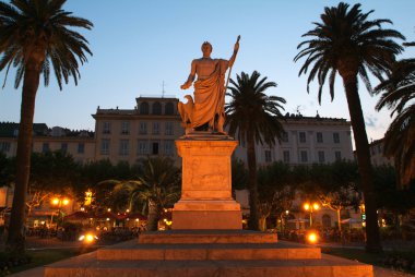 Sablon Meydanı ve heykel Napoleon bonaparte, bastia Korsika Adası