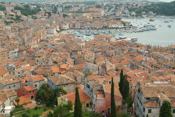 Overzicht op het marktplein van erbe in verona op Italië, unesco werelderfgoed — Stockfoto