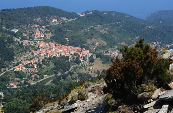 Byn i marciana på ön elba — Stockfoto