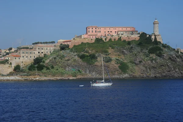Centro de Portoferraio e Forte Stella na ilha de Elba — Fotografia de Stock