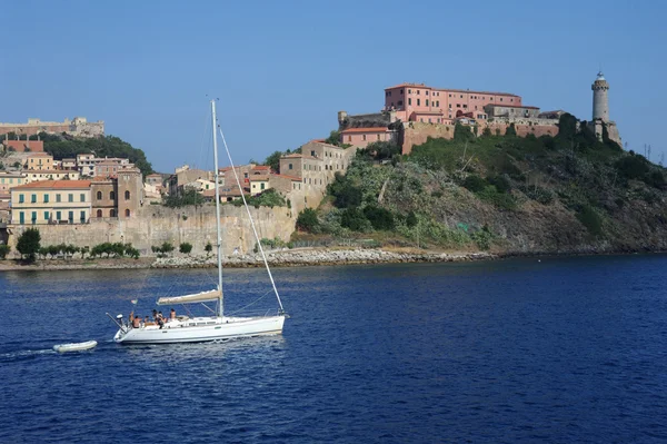 Zentrum von portoferraio und forte stella auf elba — Stockfoto