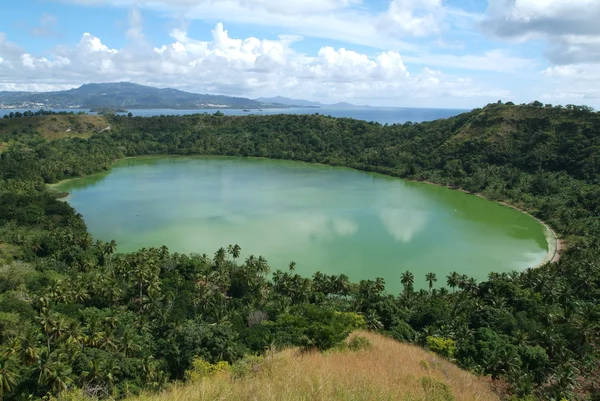 O lago vulcão de Dziani na ilha de Mayotte — Fotografia de Stock