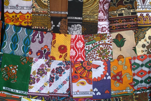 Panos têxteis africanos no mercado da ilha de Mayotte — Fotografia de Stock