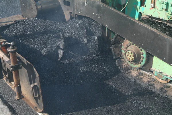 asfalt karışım kamyon bir otoyol İnşaat