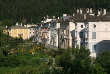 İsviçre Alpleri üzerinde poschiavo evleri