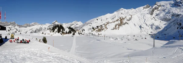 Lyžařské svahy hor, engelberg — Stock fotografie