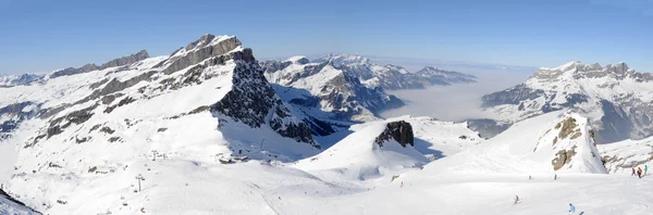 Encostas de esqui de montanhas de Engelberg — Fotografia de Stock