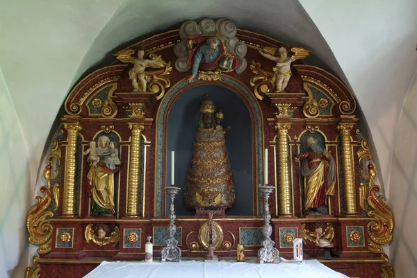 Svart madonna på ett kapell på engelberg — Stockfoto