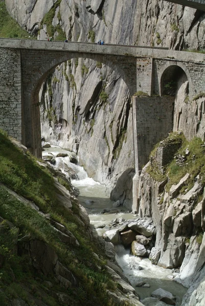 Devil's Bridge a svájci Alpokban — Stock Fotó