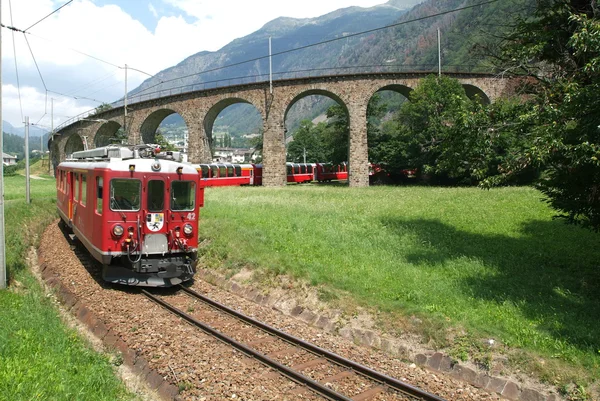 Swiss mountain tåg — Stockfoto