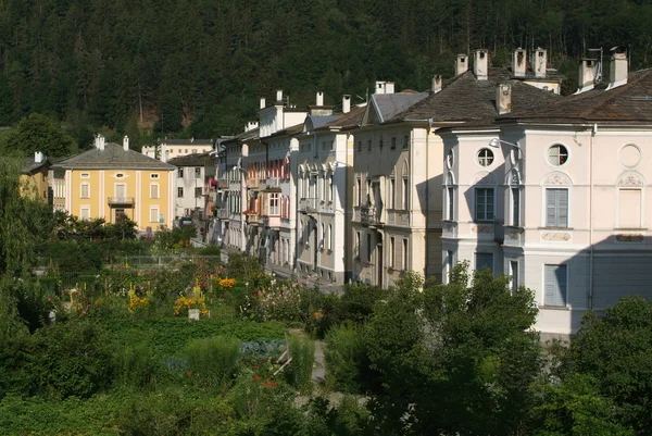 Häuser in Poschiavo in den Schweizer Alpen — Stockfoto
