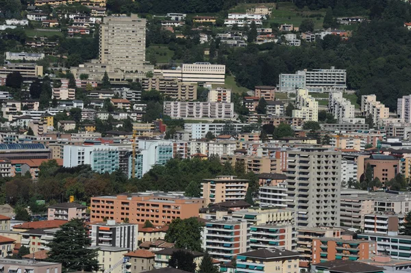 Вид на місто Lugano в Швейцарії — стокове фото