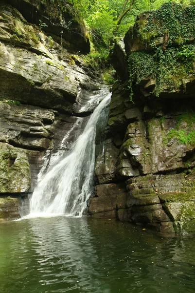 Die Wasserfälle der Breggia im Muggiotal in den schweizerischen Bergen — Stockfoto