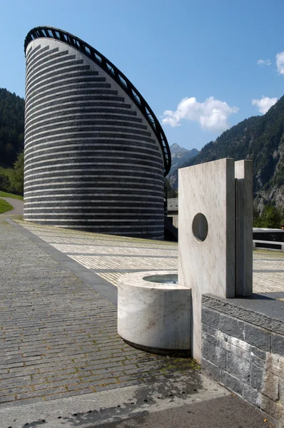 La chiesa di Mogno sulla valle di Maggia — Foto Stock