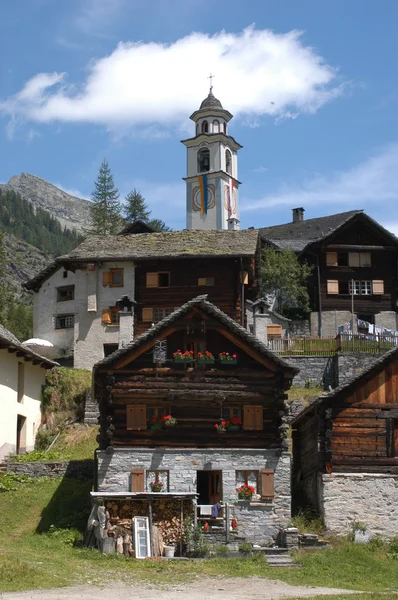 Villaggio di Bosco Gurin sulla valle di Maggia — Foto Stock