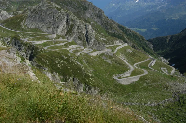 Tremola 路到 san gottardo 山 — 图库照片