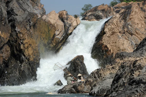 Pescadores en el río Mekong en la isla de Don Khon, Laos — Foto de Stock