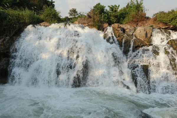 唐 phapheng 瀑布在老挝湄公河上 — 图库照片