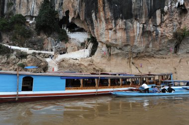 Pak ou mağara luang Budist parbang Laos yakın