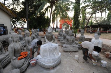 Buda heykelleri wat sainyaphum, savannakhet Tapınağı'nda bina