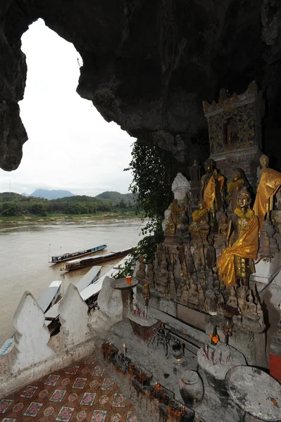 Posągi Buddy, pak ou jaskinie, laos — Zdjęcie stockowe