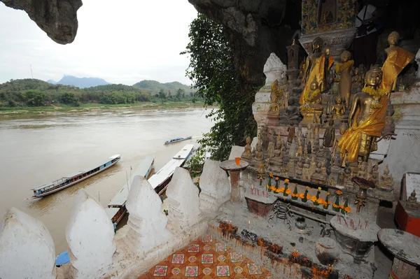 Pak Ou Cave near Luang Buddhist Parbang in Laos — Stock Photo, Image