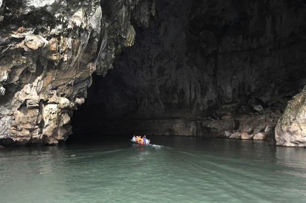 Wejście do jaskini tham kong lo na laos — Zdjęcie stockowe