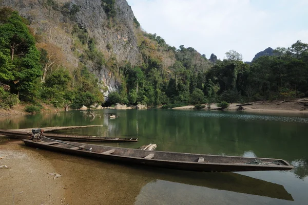 Wejście do jaskini tham kong lo na laos — Zdjęcie stockowe