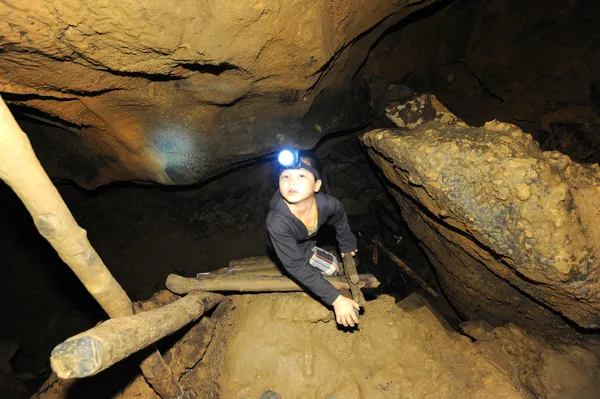 La cueva de Pa Pong cerca de Vang Vieng en Laos — Foto de Stock