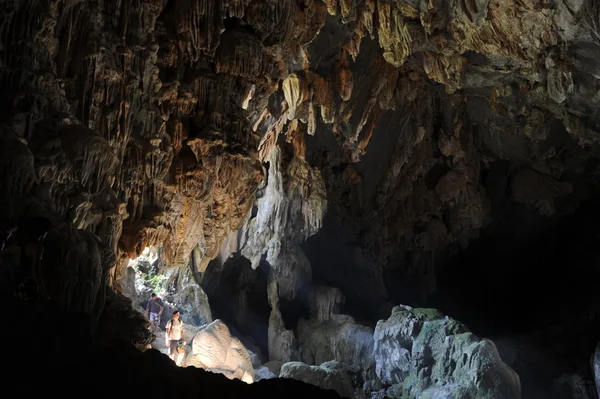 Grottan av pukham nära vang vieng om laos — Stockfoto