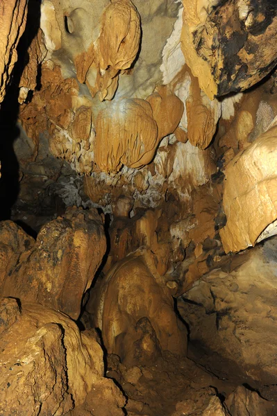 Jeskyně pa pong poblíž vang vieng na laos — Stock fotografie