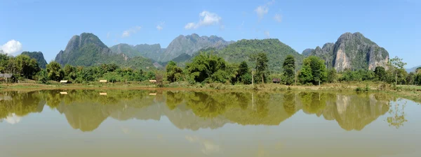 Krajobrazu wiejskiego w pobliżu vang vieng na laos — Zdjęcie stockowe