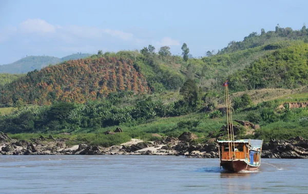 Βάρκα στην mekong ποταμός στο Λάος — Φωτογραφία Αρχείου
